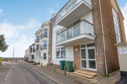 2 bedroom accommodation in Bognor Regis