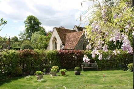 Remarkable 1-Bed Cottage near Henley-on-Thames