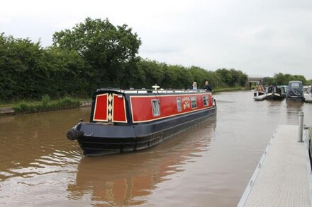 Narrowboat - Sleeps 4 - Lady Sophia