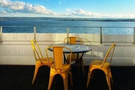 Estuary View Apartment with Balcony