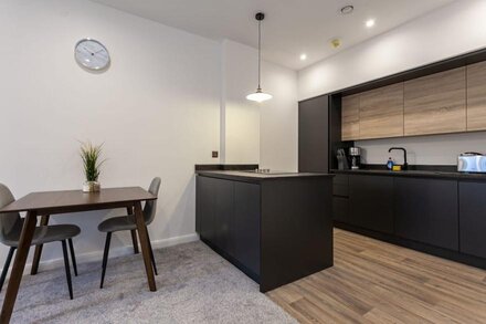 Modern and Chic 1BR Apartment in Bolton