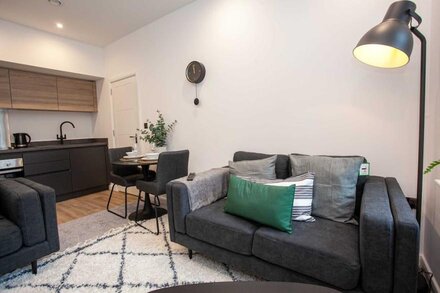 Modern 2 Bedroom Apartment in Bolton