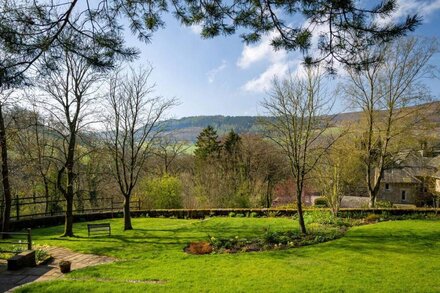 KAIL HOUSE, family friendly, with open fire in Grassington