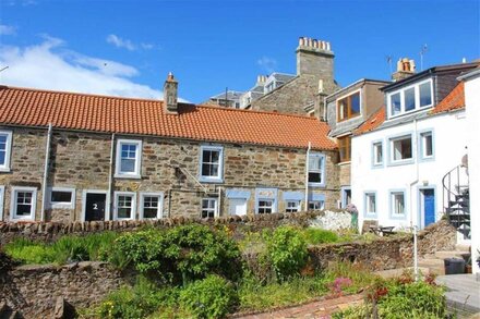 Stunning Shore Front house in historic Cellardyke