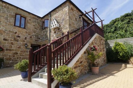 SEA OWL, pet friendly, character holiday cottage in Newquay