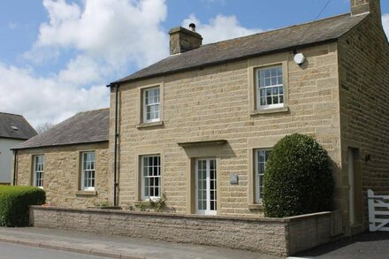 VINE COTTAGE, pet friendly, character holiday cottage in Pilling