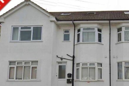 Lovely 4-Bed Apartment in Harrow