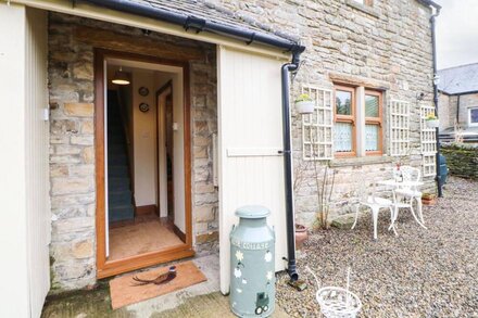 ROSE COTTAGE, pet friendly, with open fire in Allendale