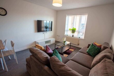 Cherry Tree - 2 bedroom, Bright, Airy Apartment. Sleeps 4. Warrington Town Centr