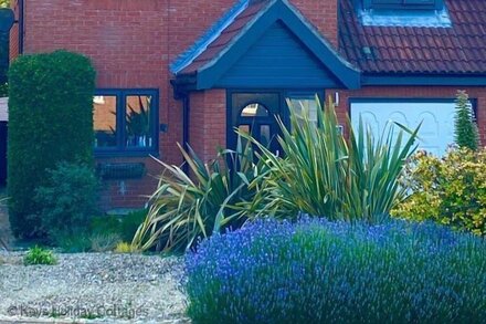 Seaview Retreat -  Seaview Retreat, a warm and cosy, newly decorated house offering a very warm welc