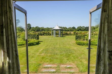 PROVIDENCE COTTAGE, with a garden in Easingwold