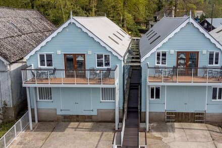 Osprey - Luxury Boat House on the shore of Lake Windermere near to Bowness