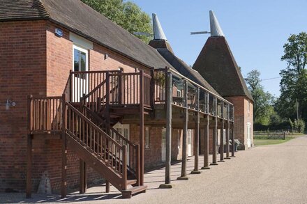 Amazing Oast House - sleeps 22