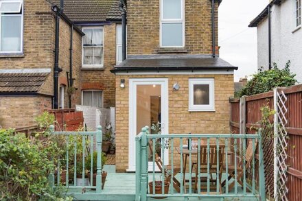 Quaint fisherman’s cottage tucked away in a quite Deal street