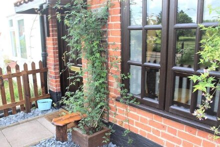 Cosy Cottage with log burner, in the hart of the Norfolk countryside