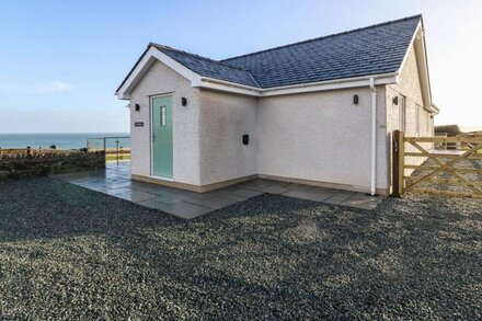 Y GORLAN, family friendly, luxury holiday cottage in Moelfre