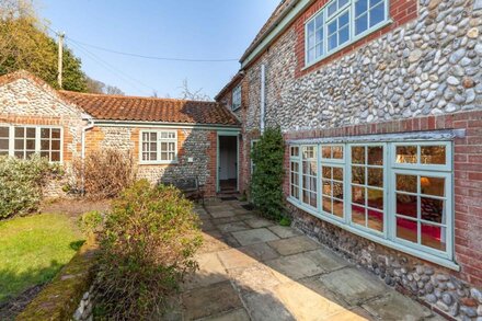 Loke House - house sleeping 8 in Cley