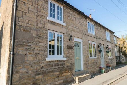 APPLETREE COTTAGE, family friendly, with a garden in Thornton Dale