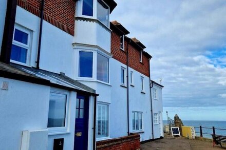 The Wave - Beach front holiday home in Sheringham