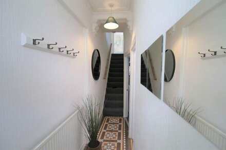 Donald Street House (Sleeps 8)