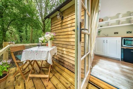 A perfectly formed bespoke Shepherd’s Hut ideal for couples wanting to escape!