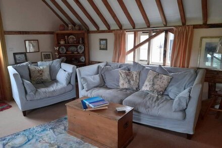 Barn conversion close to pretty market towns of Halesworth and Southwold, tennis