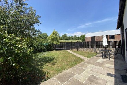 A beautiful conversion of a 400-year-old threshing barn. Pet-friendly.