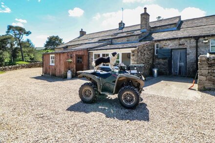 SHEPHERD'S LODGE, family friendly, character holiday cottage in Reeth