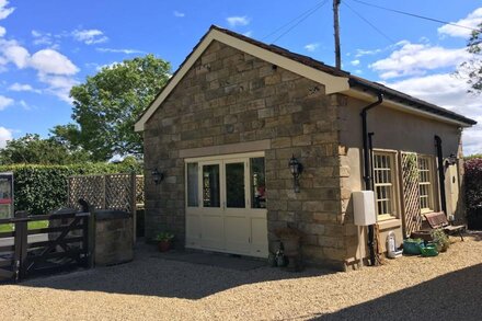 Cosy cottage with private parking and lovely views