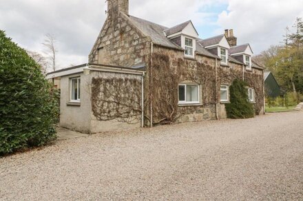 STORKERY COTTAGE, pet friendly, with open fire in  Peterculter