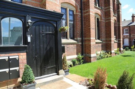 Boutique Courtyard Apt @ The Chapel Chester - City Centre