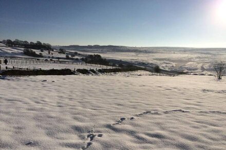 Moorland View, Peak District Cottage over looking The Chatsworth Estate.