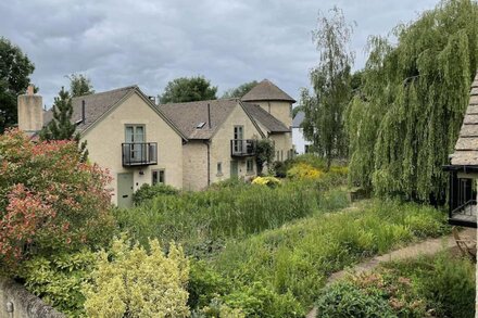 4 bedroom cottage in Lower Mill Estate in Cotswolds with outdoor heated pool