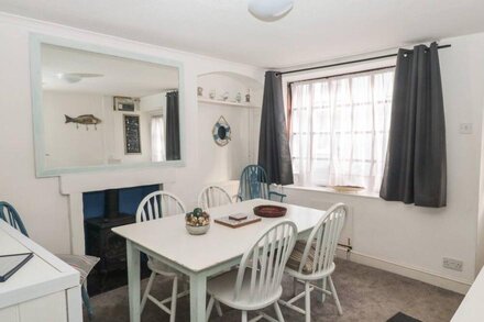 THE HAVEN, pet friendly, character holiday cottage in Brixham