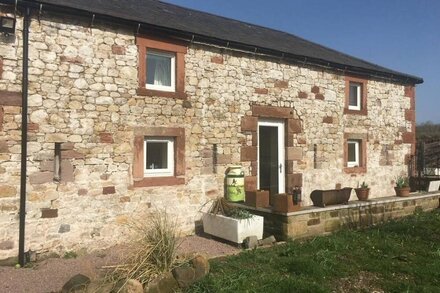 Cosy 2-Bed Cottage with Garden near Carlisle