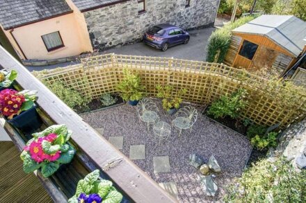 Panoramic views 3 bed, stylish central Snowdonia outskirts of historic town