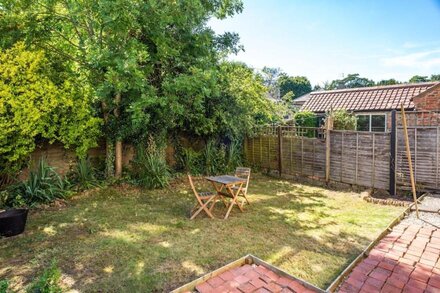 Pass the Keys | Lovely 2 Bed House, with Garden and Free Parking