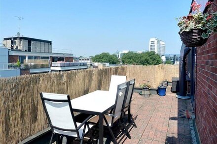 Wow! Penthouse and Terrace in Heart of Tourist London: Trendy Fitzrovia W1. Wifi