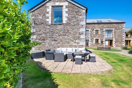 Traeth Barn - Three Bedroom House, Sleeps 5