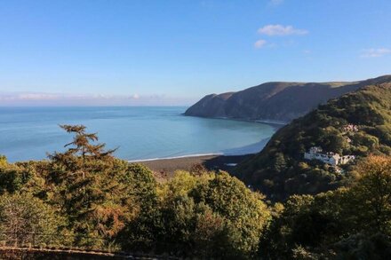 PROSPECT COTTAGE, pet friendly, character holiday cottage in Lynton