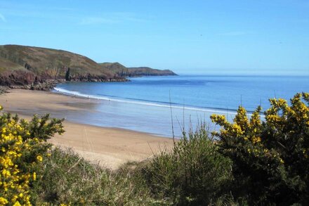 Three Bedroom Holiday Home On Beautiful Pembrokeshire Coast