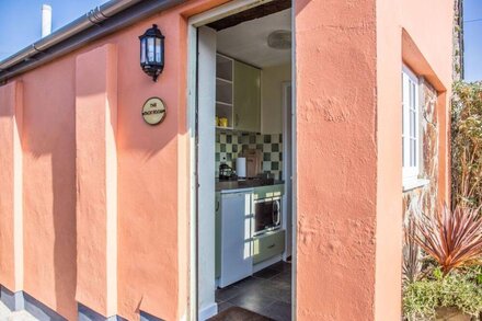 The Tack Room - Coastal country bolthole near the SW Coast Path, sharing hot tub