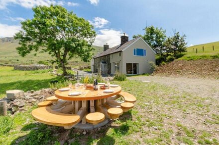 Cyfannedd Uchaf - Six Bedroom House, Sleeps 13