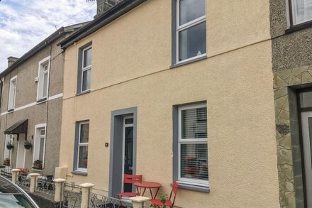 3 bedroom accommodation in Porthmadog