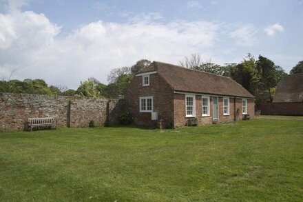 Lovely rural cottage close to Camber Sands,Dungeness,Rye. Family friendly.