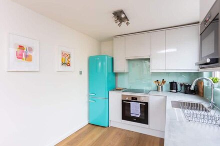 Spacious Central 3 Bedroom Apartment in Old Street