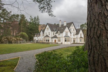 Unique 6 Bedroom Lodge, Views Of Loch / Sir Walter Scott Steamboat, Pier Cafe