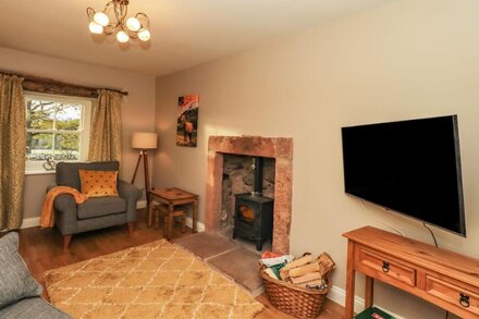 ROSE COTTAGE, pet friendly, with open fire in Appleby-In-Westmorland