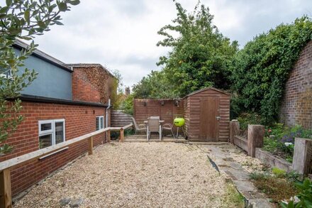 Sailmaker's Cottage - Lymington Town Centre