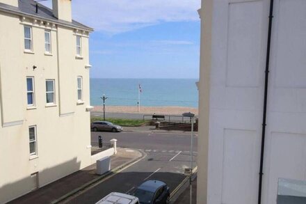 Modern holiday apartment in Worthing with sea view